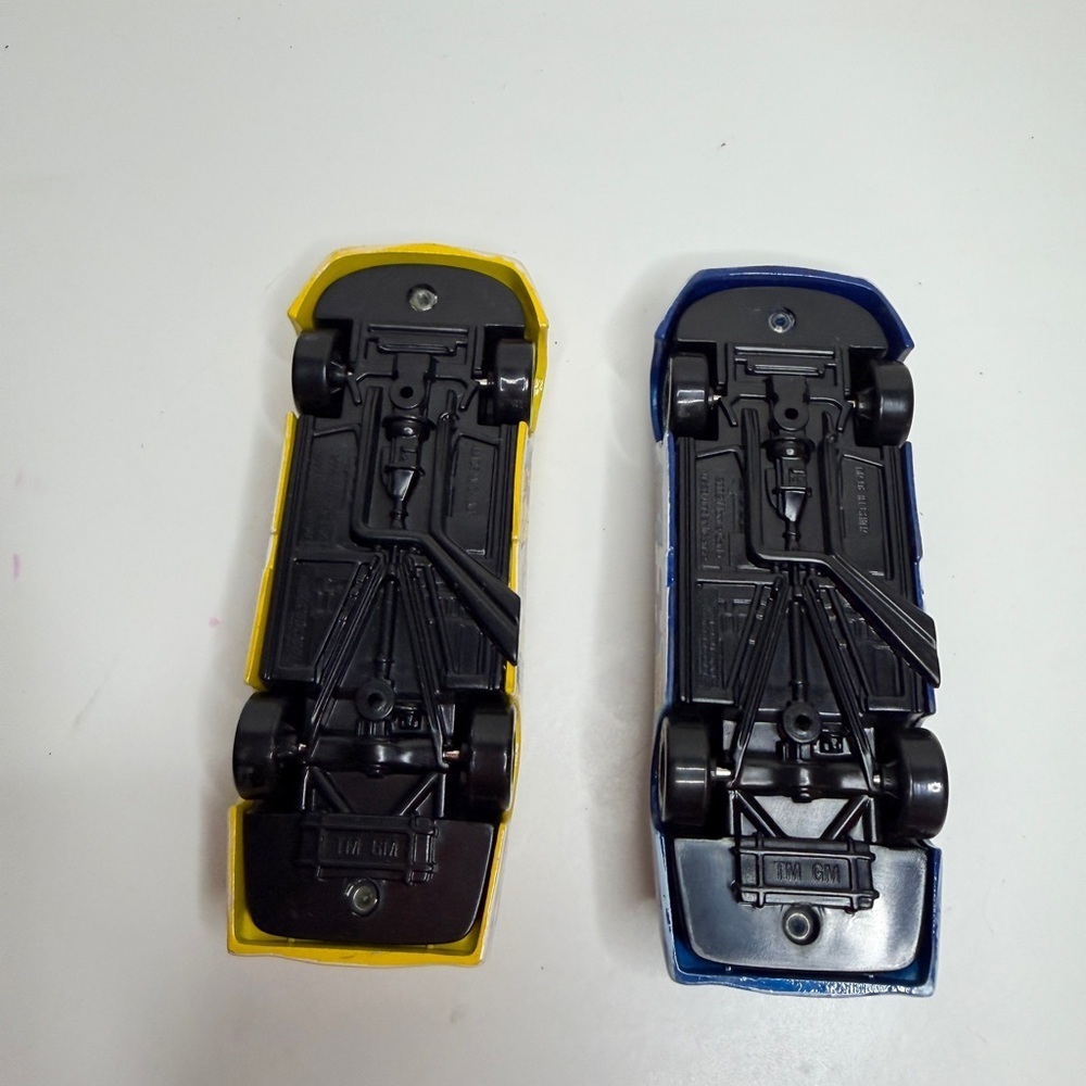NASCAR Die-Cast Toy Cars Set - Yellow and Blue - Picture 4 of 4